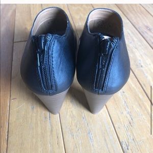 NWT Clarks collection soft cushion heeled booties